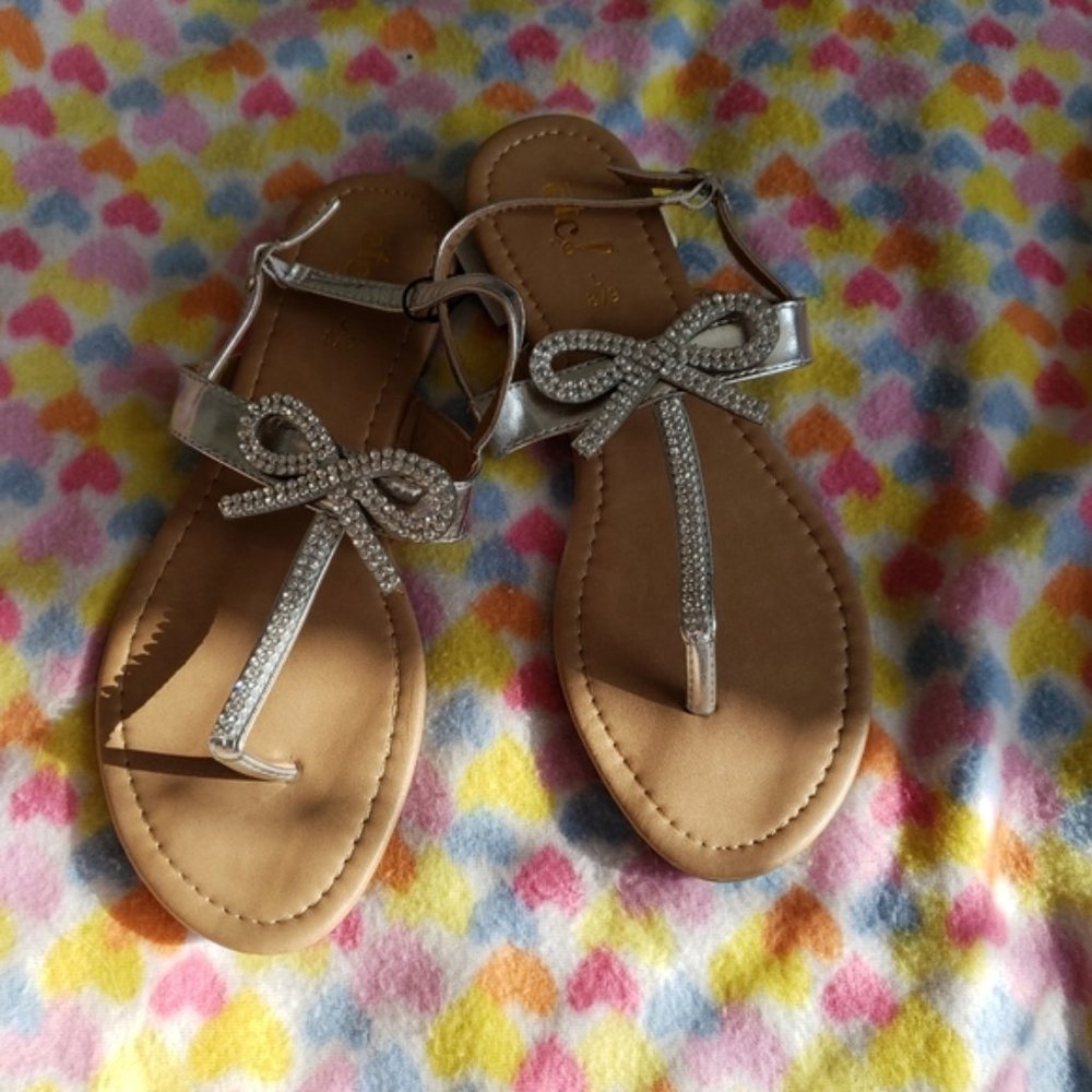SALE ** BRAND NEW ** SILVER BLING SANDALS